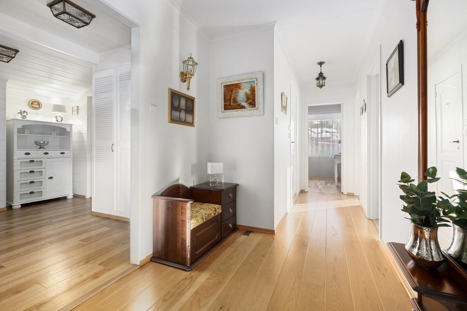 En romslig entré som ønsker deg velkommen. Galleribilde