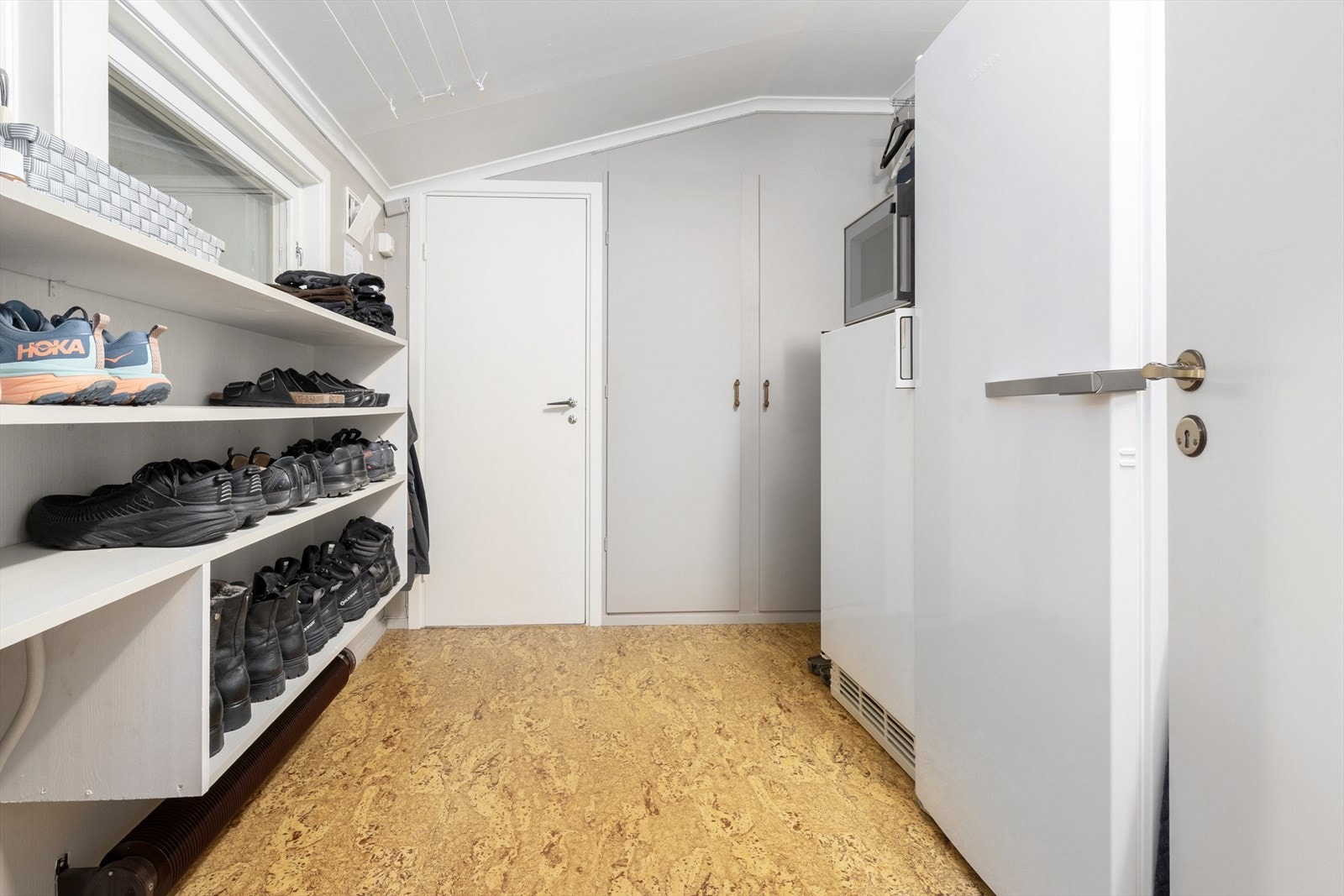 Bod med hylleløsninger. Galleribilde