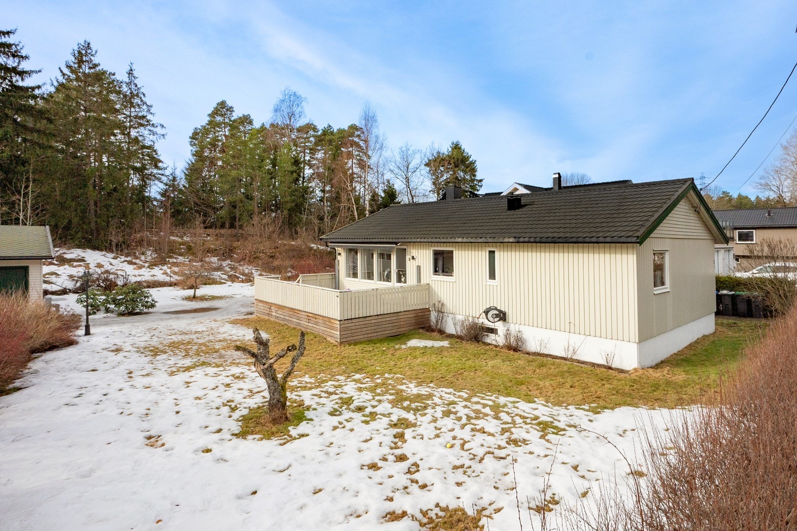 Det er gjort oppgraderinger de senere år, hvor blant annet 3 av 4 yttervegger er foret ut og etterisolert. Galleribilde