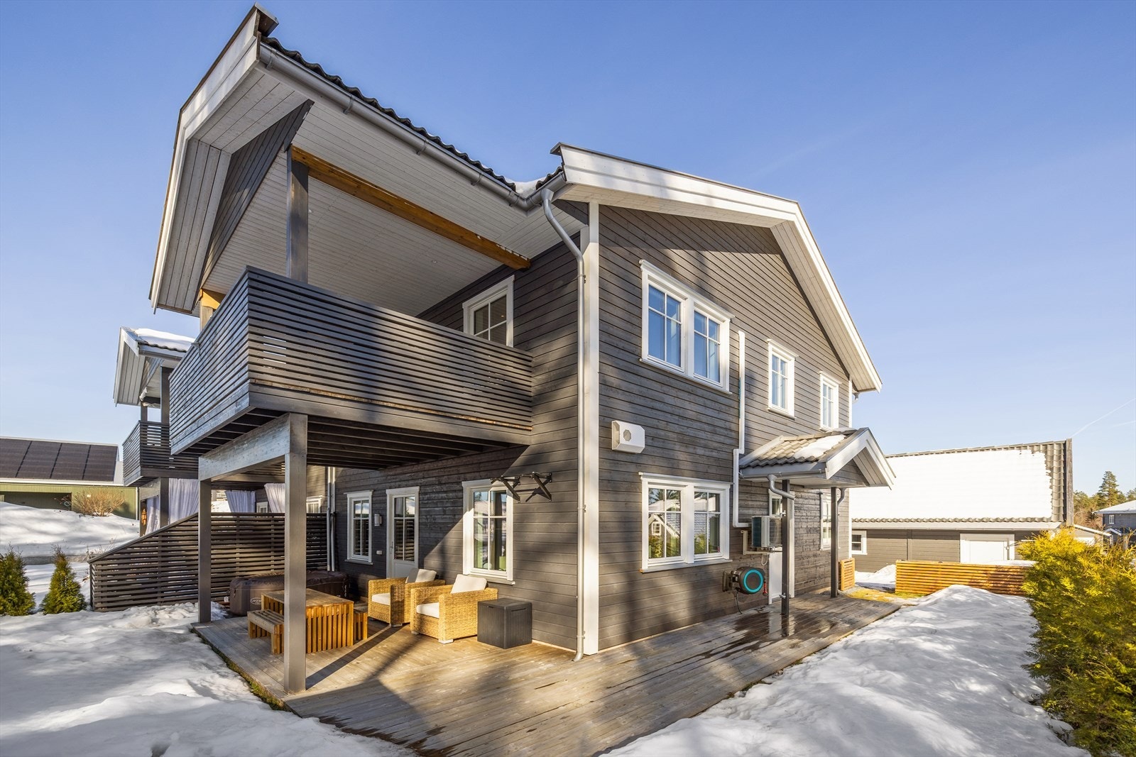 Trøffelkroken 6 har en god beliggenhet i gaten innerst i blindvei med kort avstand til både skole, barnehage og dagligvarebutikk. Galleribilde