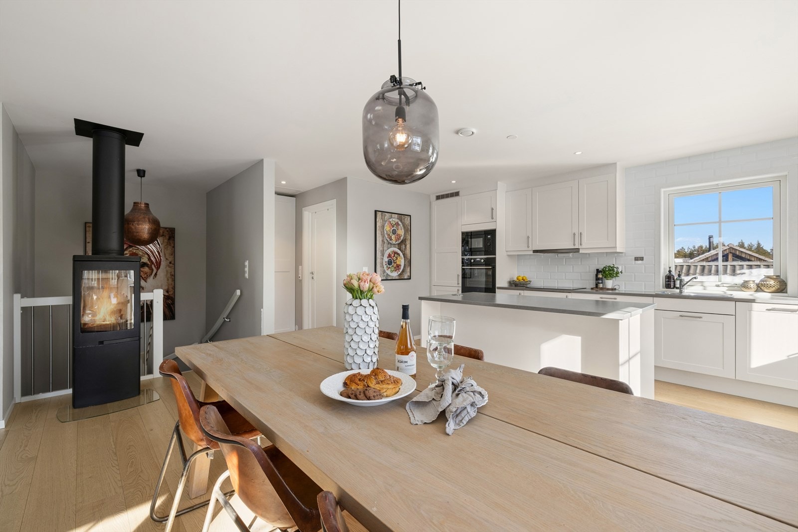 Peisovn tilfører stuen godt med varme på kaldere dager. Galleribilde