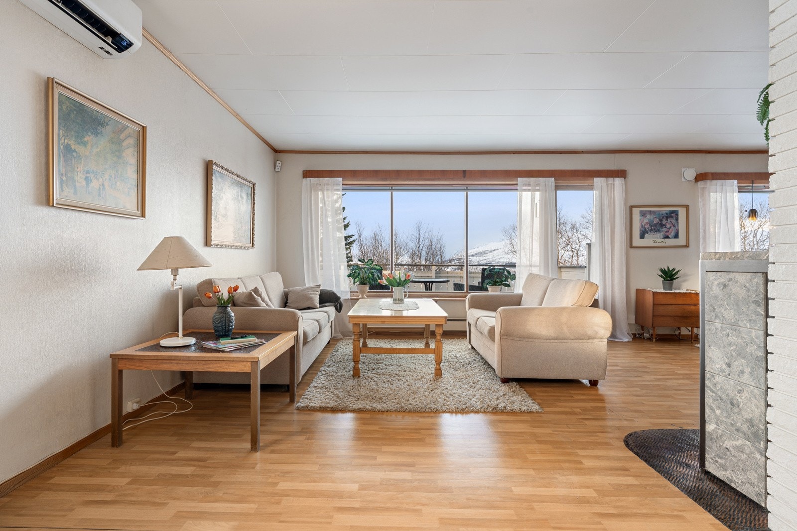 Stuen har utgang til veranda. Galleribilde