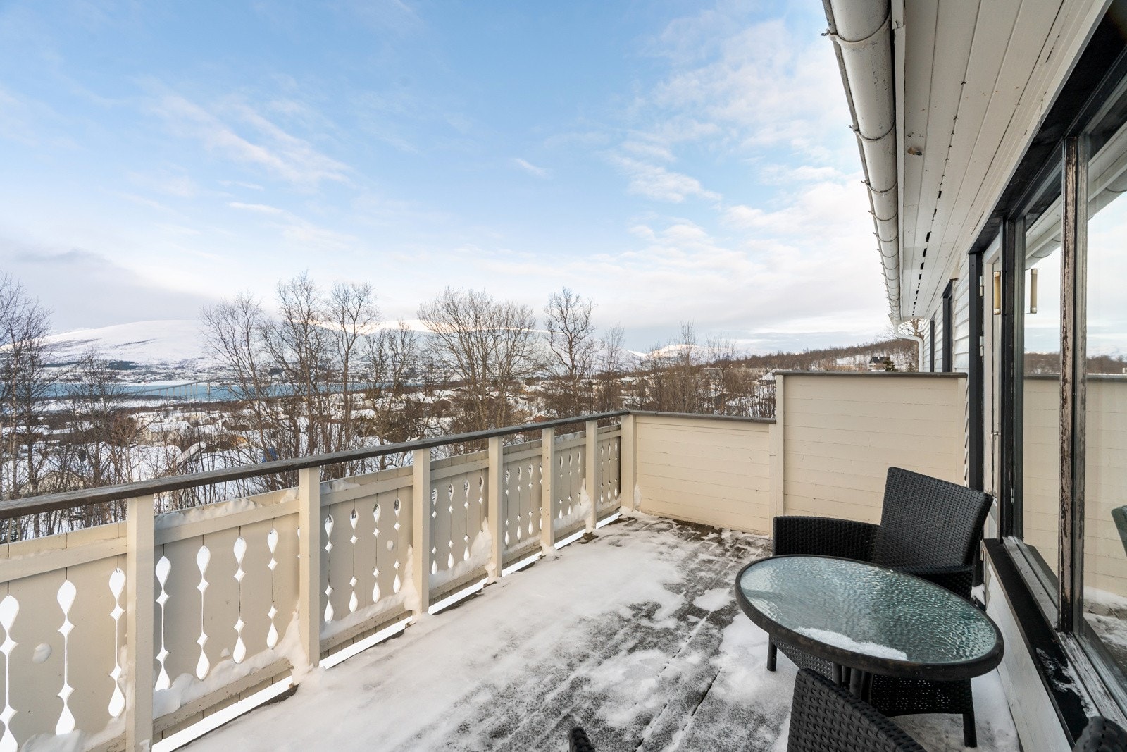 Eiendommen har fantastiske sol- og utsiktsforhold. Galleribilde