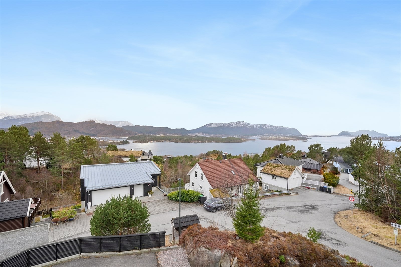 Skåthaugen barnehage ligger bare 100 meter fra boligen Galleribilde