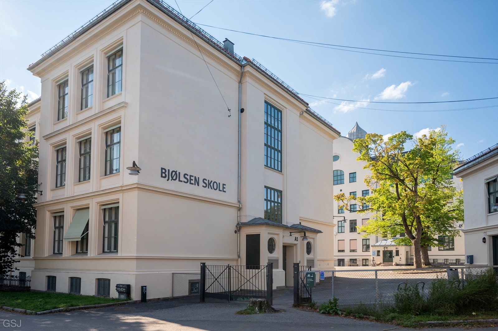 Bjølsen skole ligger bare 2 minutter fra leiligheten. Galleribilde