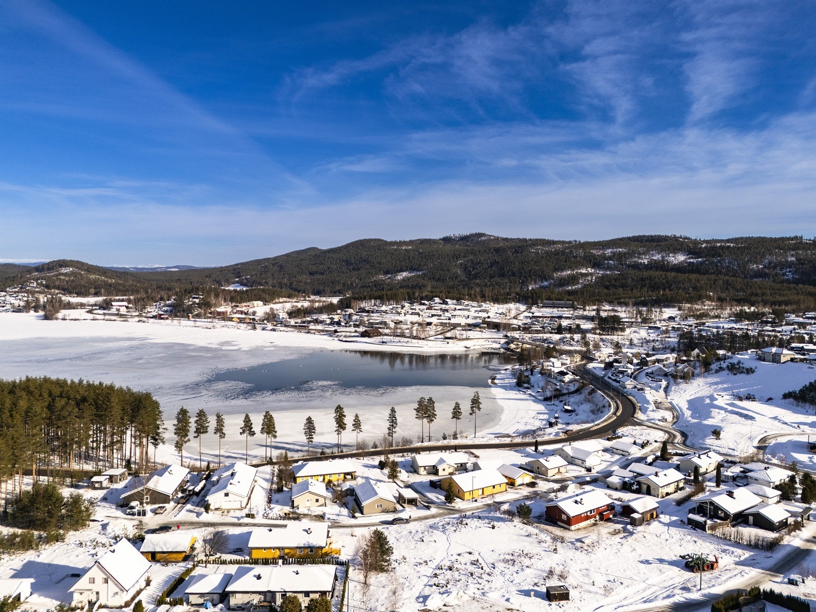 Nærheten til Krøderfjorden byr på badestrand med badstue og båtmuligheter. Galleribilde