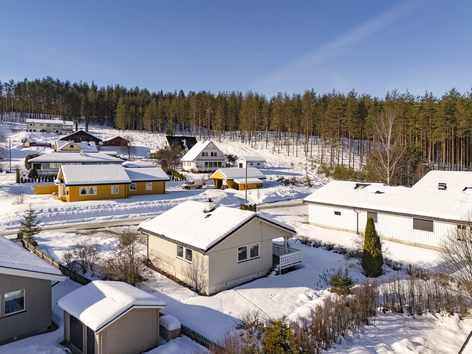 Trivelig enebolig med praktisk planløsning. Galleribilde
