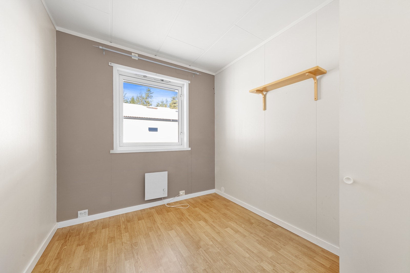 Soverom 2 - Rommet er ideelt som barnerom, gjesterom eller kontor. Galleribilde