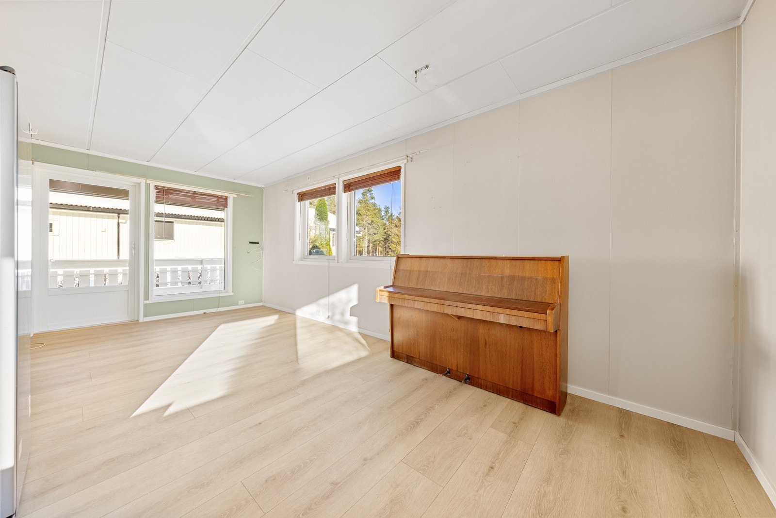 Boligen har en praktisk planløsning med alt på én flate som gjør hverdagen enkel og funksjonell. Galleribilde