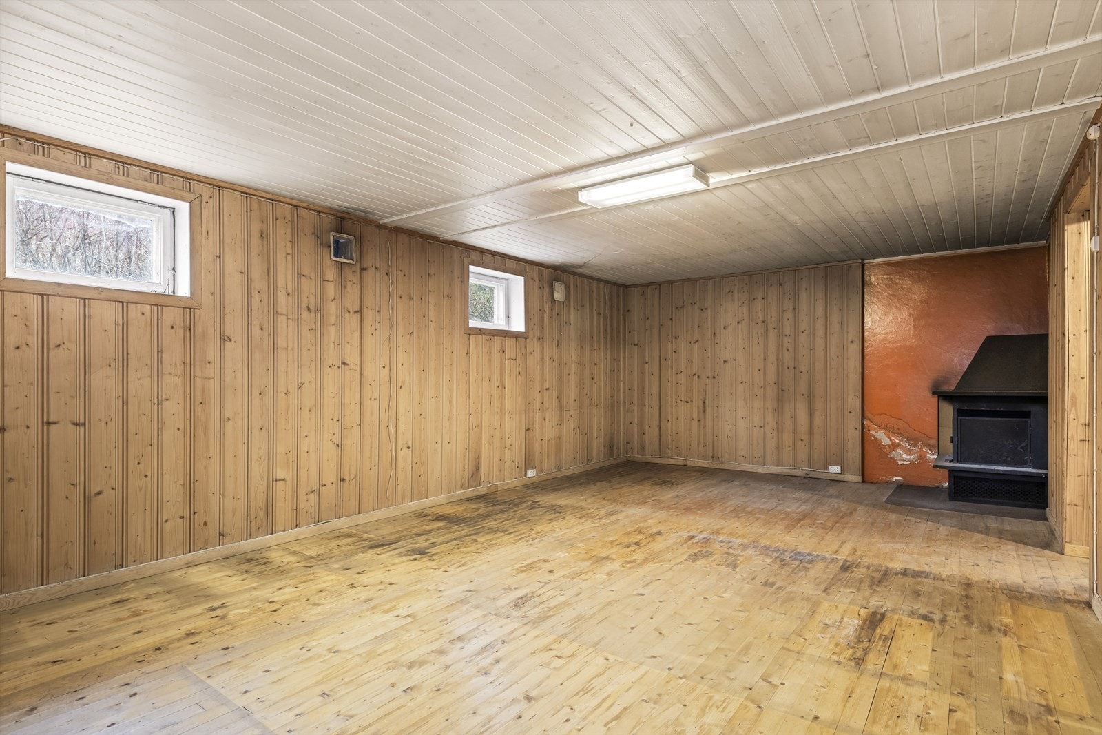 Innredet rom i kjelleren. Takhøyde på ca. 195-200 cm.. (Rommet ikke godkjent for varig opphold) Galleribilde