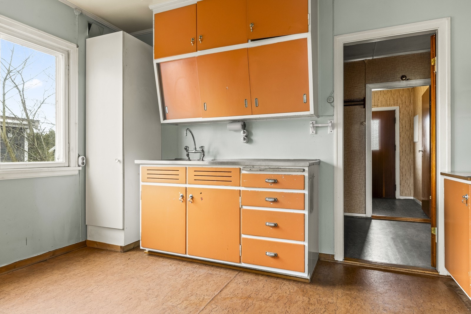 Kjøkkenet i første etasje. Original innredning. Galleribilde