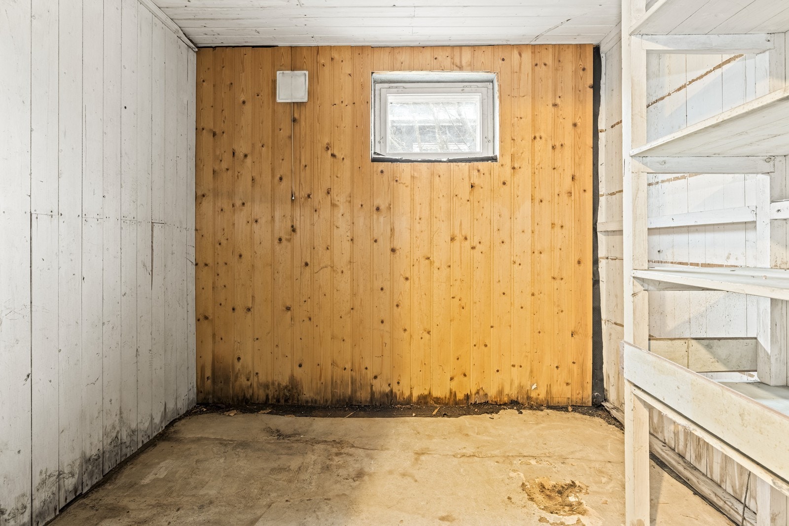 Kjelleren har tre boder. Galleribilde