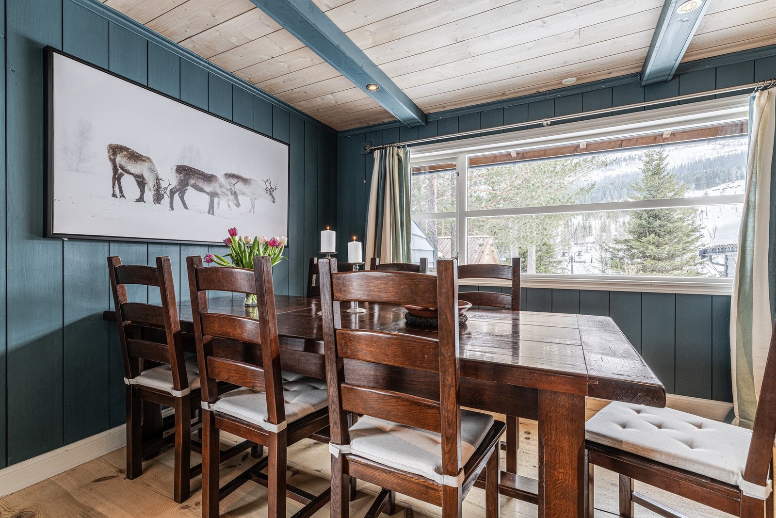 Hyggelig utsikt fra spisestue. Galleribilde