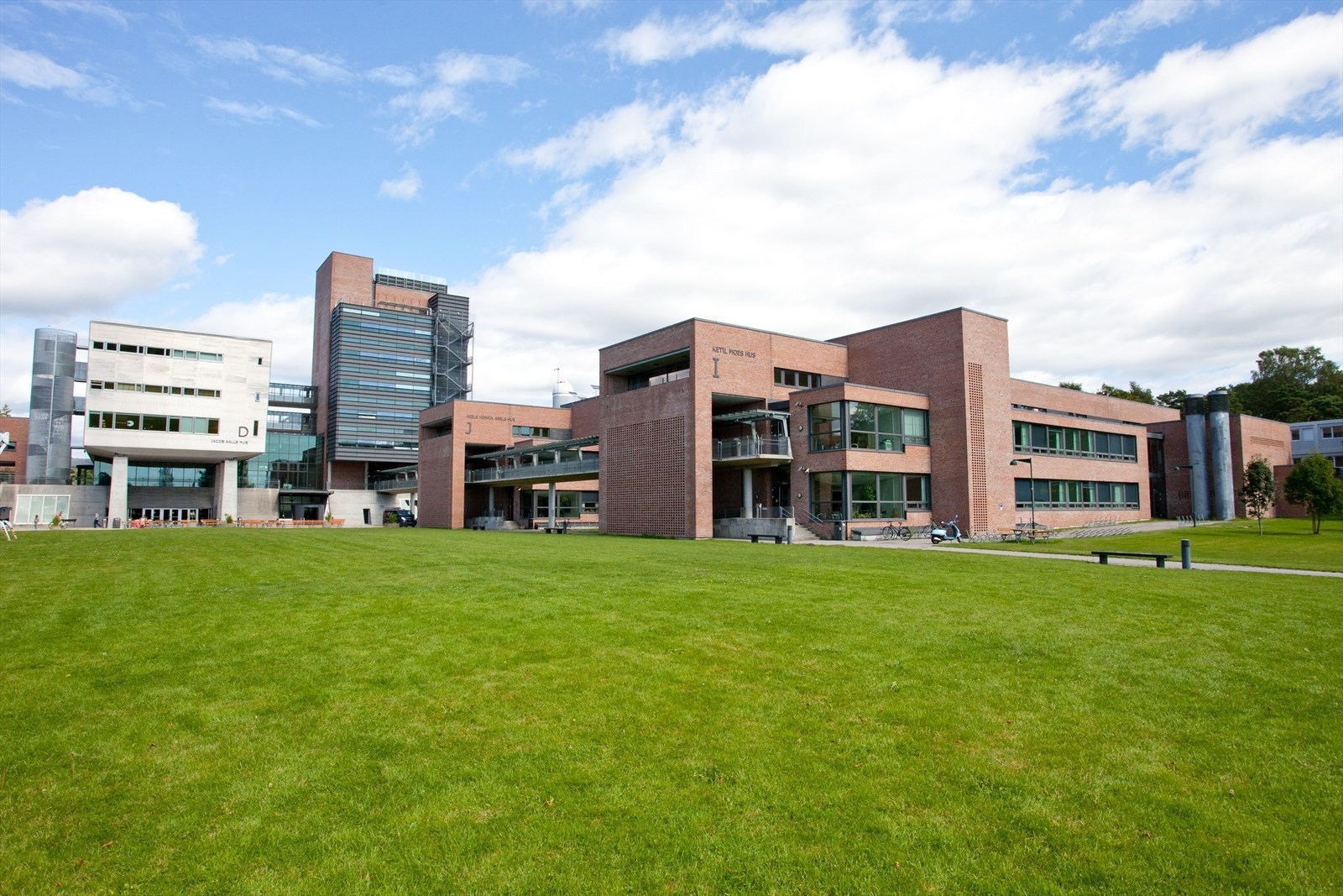 UiA i kort avstand fra leiligheten Galleribilde