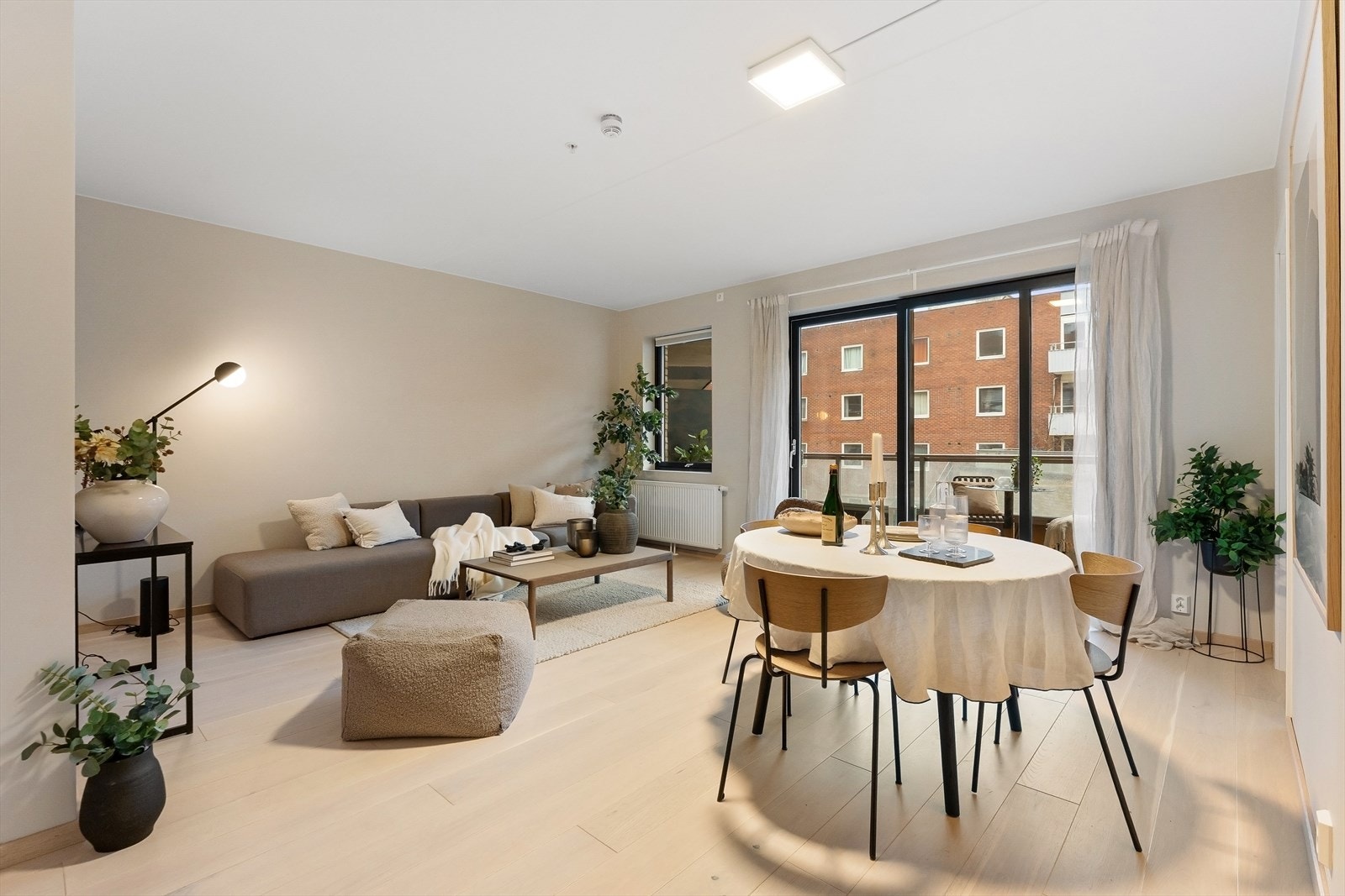 Dette er en innholdsrik 4-roms leilighet med moderne stand ferdigstilt i 2023. Galleribilde