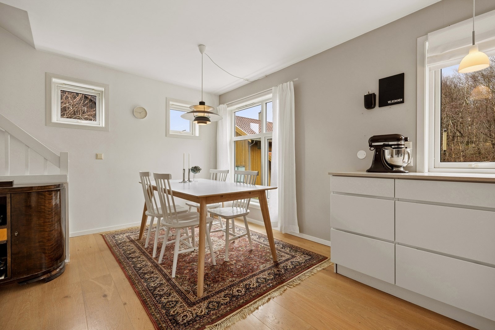 I tilknytning til kjøkkenet, kan spisebord enkelt plasseres - her kan gode måltider nytes. Galleribilde