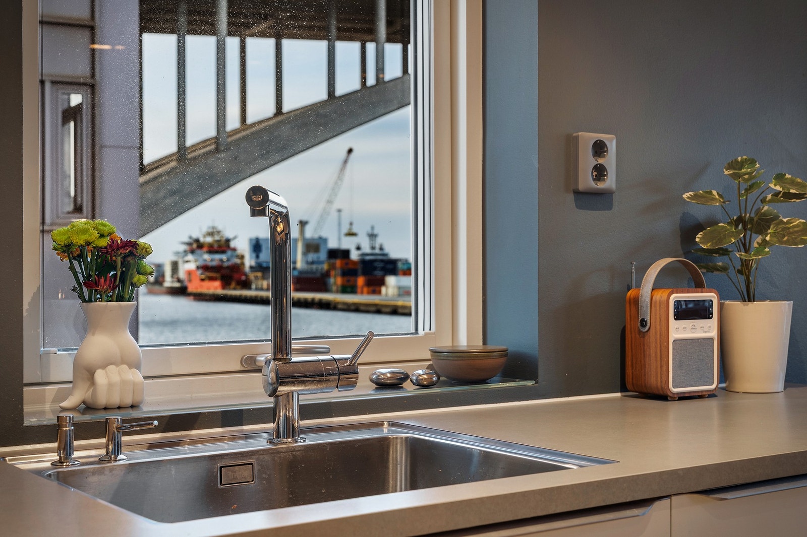 - Her får man også hyggelig utsikt under matlagingen - Galleribilde