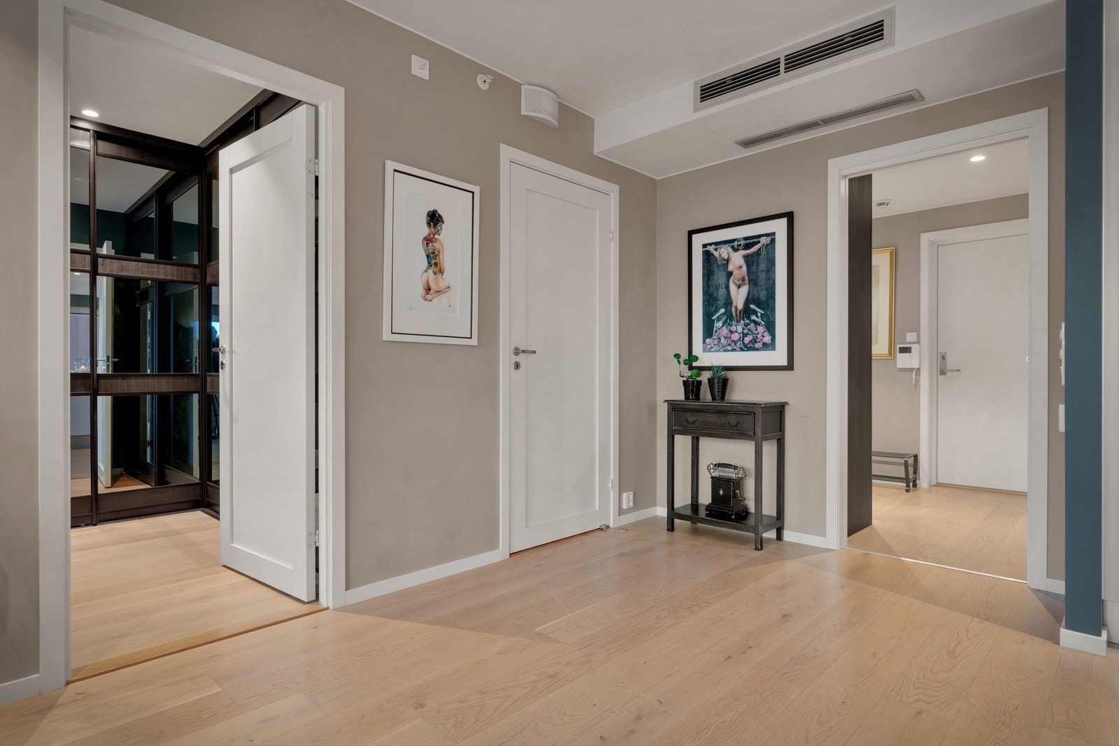 - Leiligheten har også en praktisk innvendig bod, i tillegg til den eksterne - Galleribilde