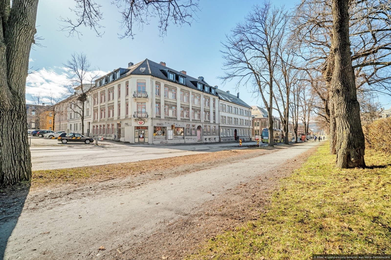 God kollektivdekning med buss rett utenfor. Galleribilde