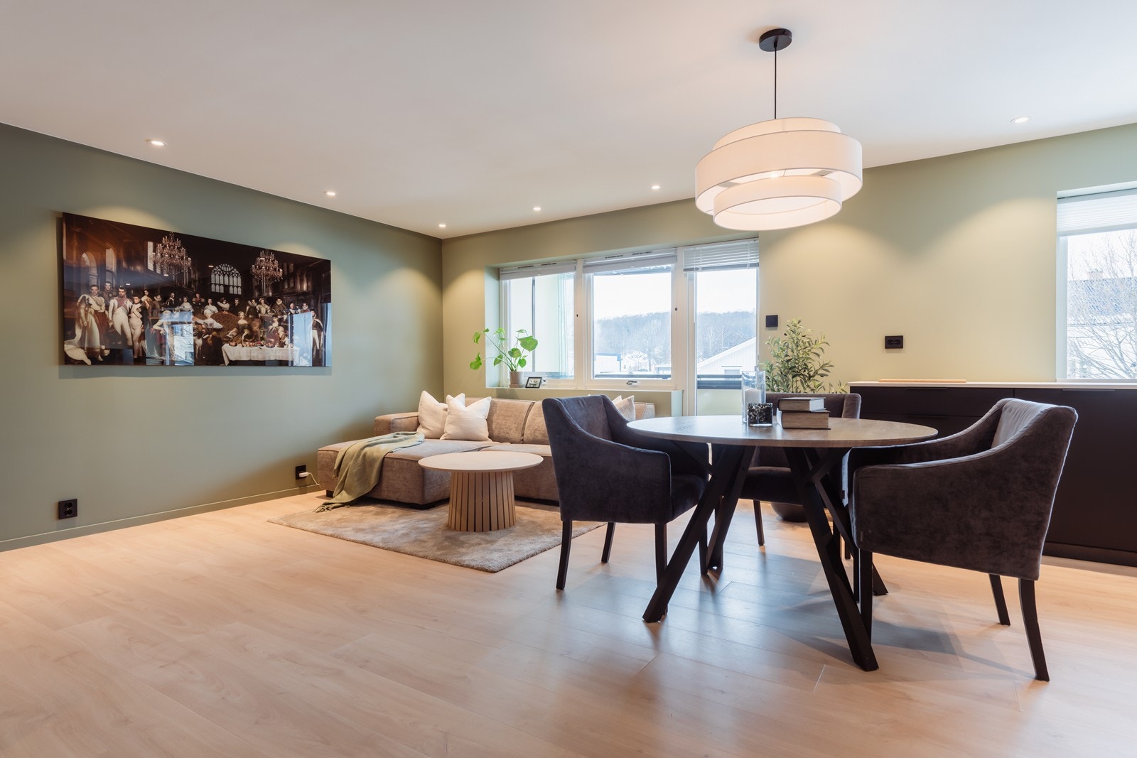 Leiligheten ble pusset opp i 2025 med nytt bad, kjøkken og overflater Galleribilde