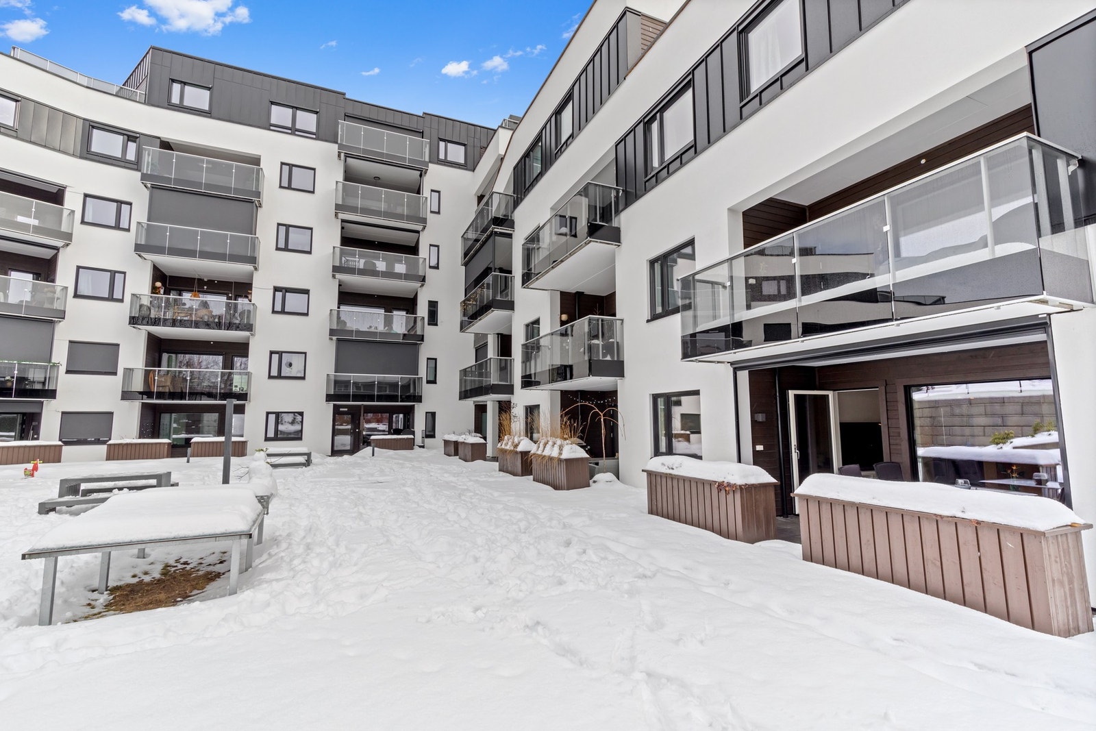 Fra uteplassen har man direkte tilgang til felles uteareal. Galleribilde