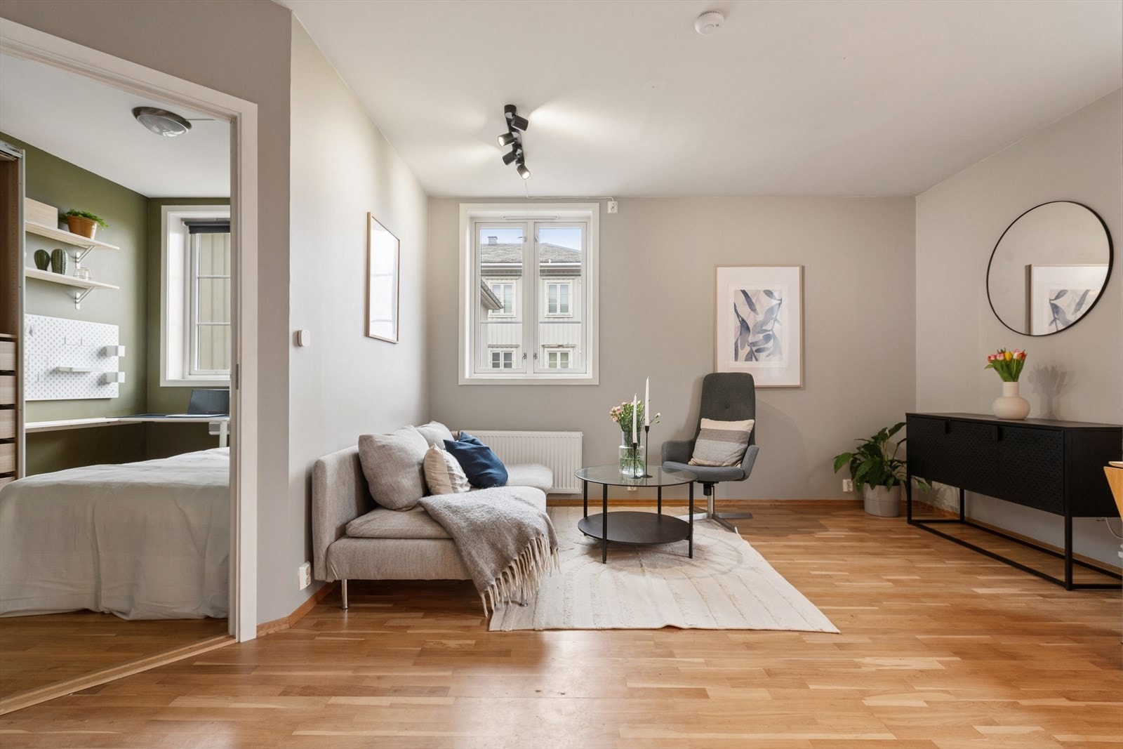 Velkommen til Utsiravegen 3 - En delikat og praktisk 2-roms med herlig beliggenhet på Persaunet! Galleribilde