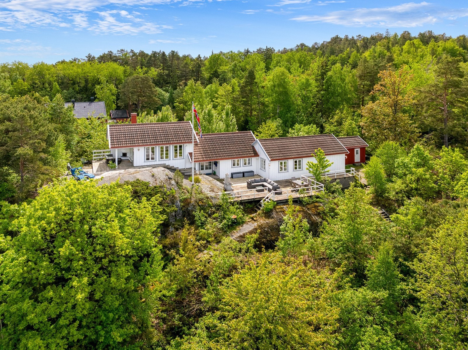 Stor og påkostet fritidsbolig med kul utforming og nyere tilbygg (2017) Galleribilde