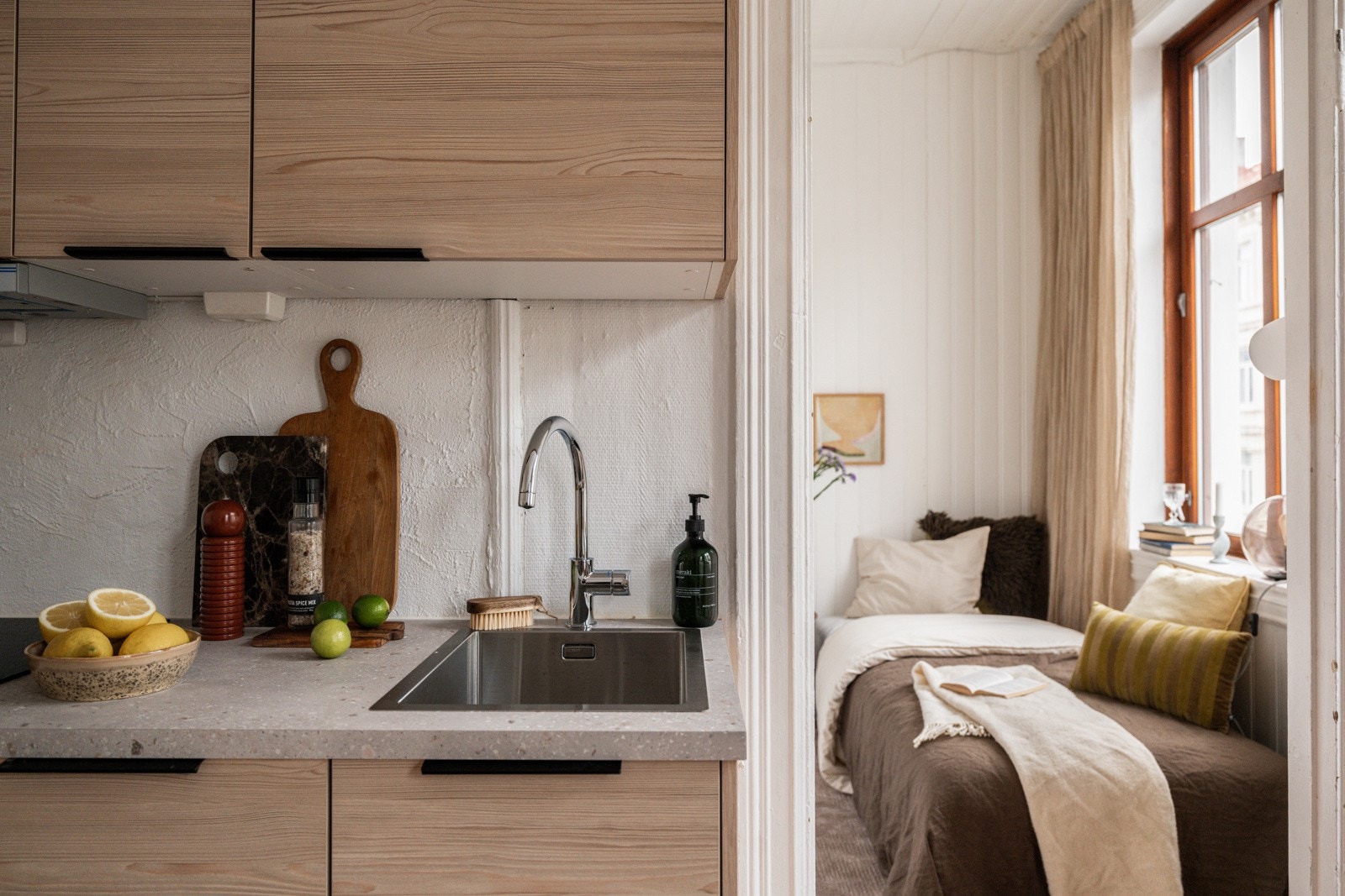 Kjøkkenet ligger i en fin og sosial åpen løsning med stuen. Galleribilde