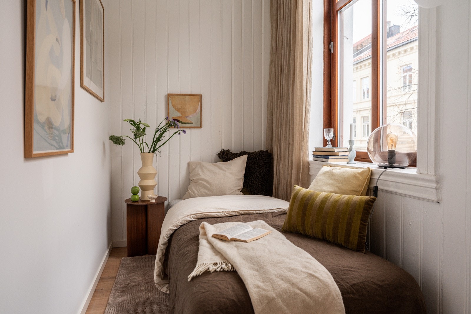 I stuen er det en lys og koselig sovealkove. Galleribilde