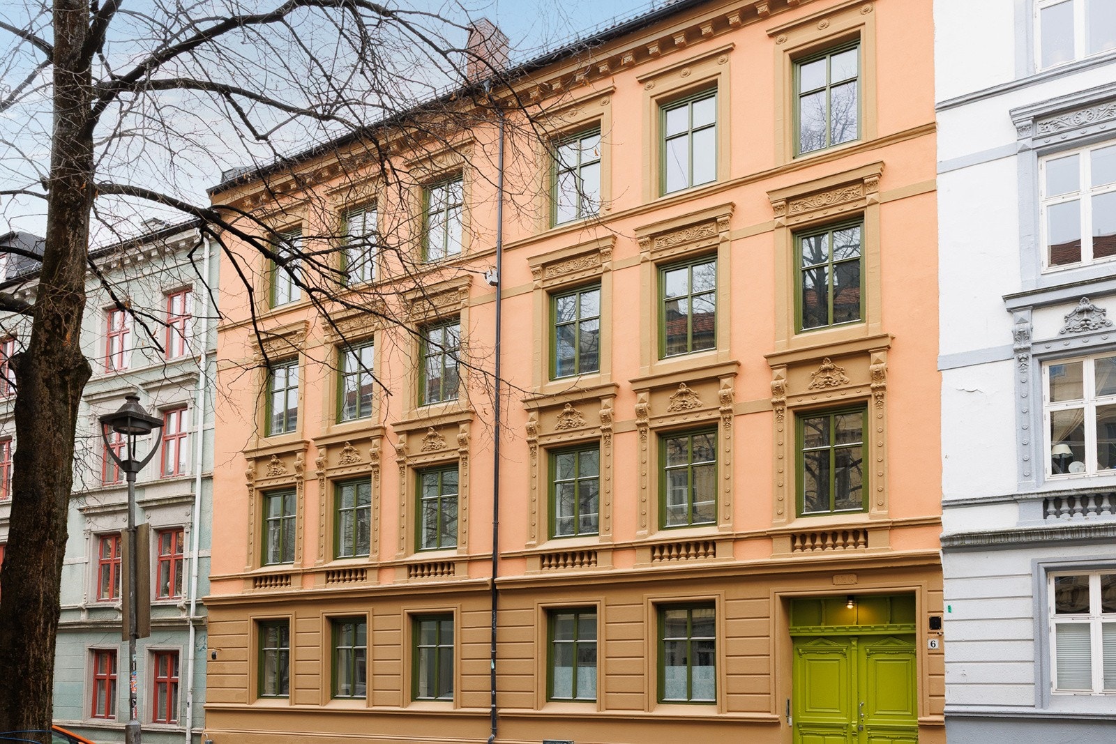 Fasaden er nyoppusset i 2026 Galleribilde