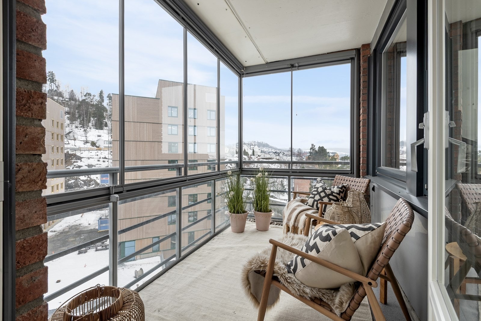 Nyte frisk luft og fine dager på balkongen. Galleribilde