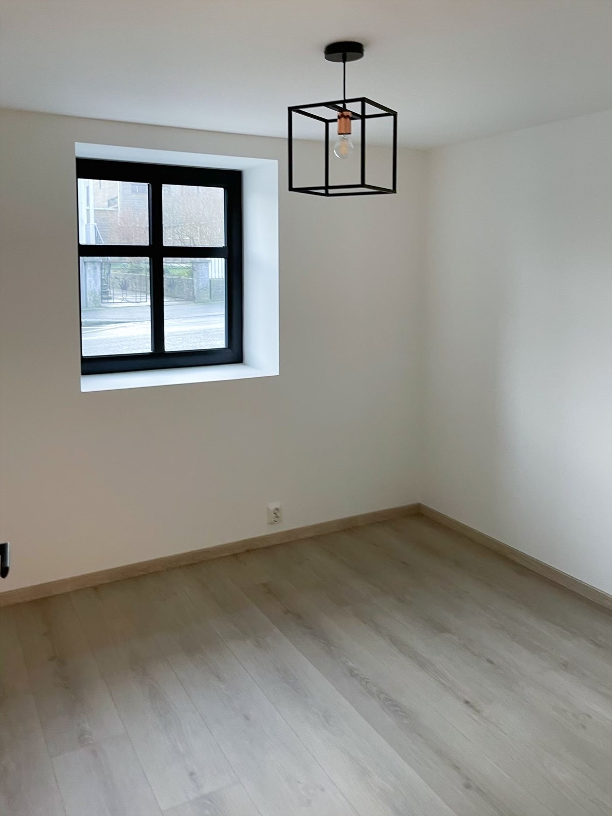 Soverom 2, også innredet med lyse flater. Galleribilde