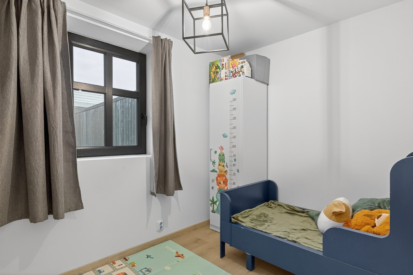 Soverom 2, også av god størrelse innredet i lyse farger. Galleribilde