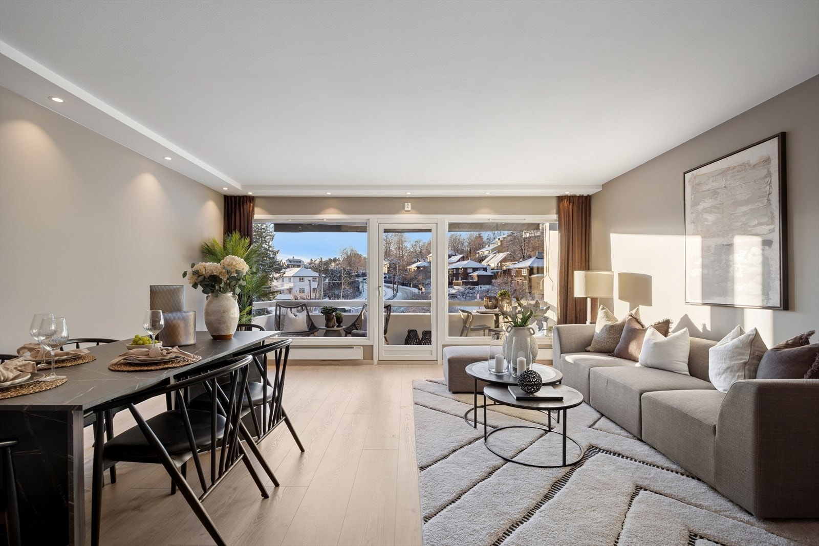 På balkongen er det montert ny markise i 2026. Galleribilde