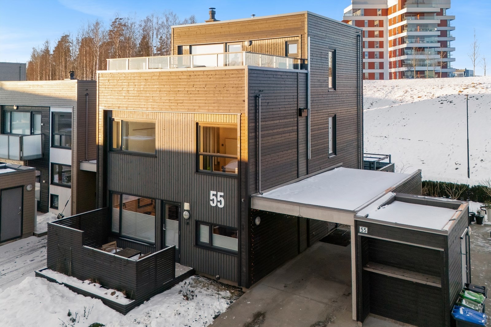 Sørhellinga 55 presenteres av DNB Eiendom ved Patrick Alexander Pinto. Galleribilde