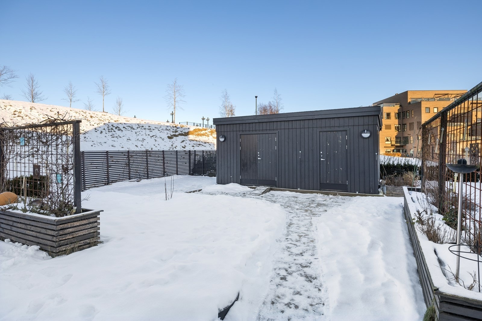 Eiendommen har to utvendige boder som gir rikelig med lagringsplass. Galleribilde