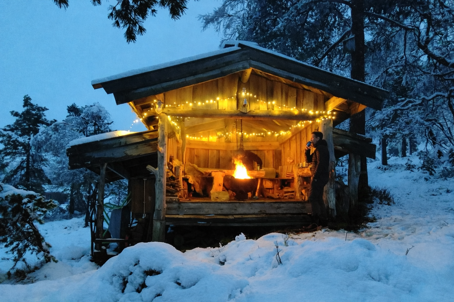 Flott grillhytte som gir ekstra hygge og gode samlingspunkter gjennom året. Galleribilde