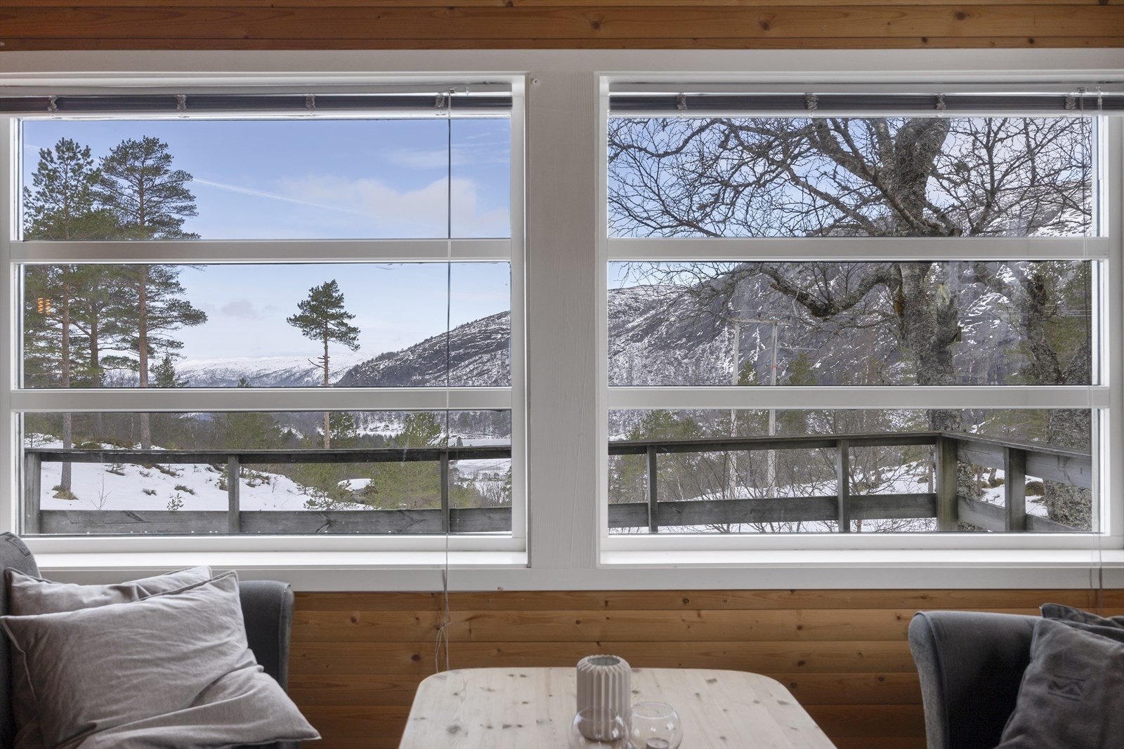 Nydelig utsikt over området og natur kan nytes fra sofakoken Galleribilde