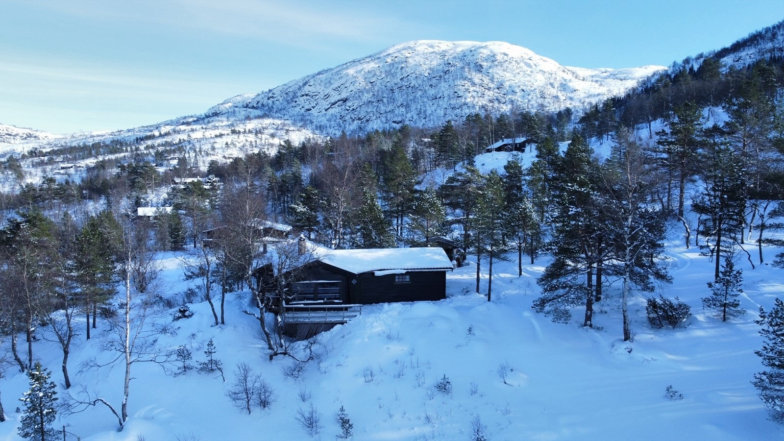 Området byr på flotte turmuligheter både sommer og vinter. Her kan du velge mellom korte rusleturer eller lengre turer i variert terreng. Om vinteren kjøres det opp skispor i nærområdet, noe som gir gode muligheter for fine skiturer. Galleribilde