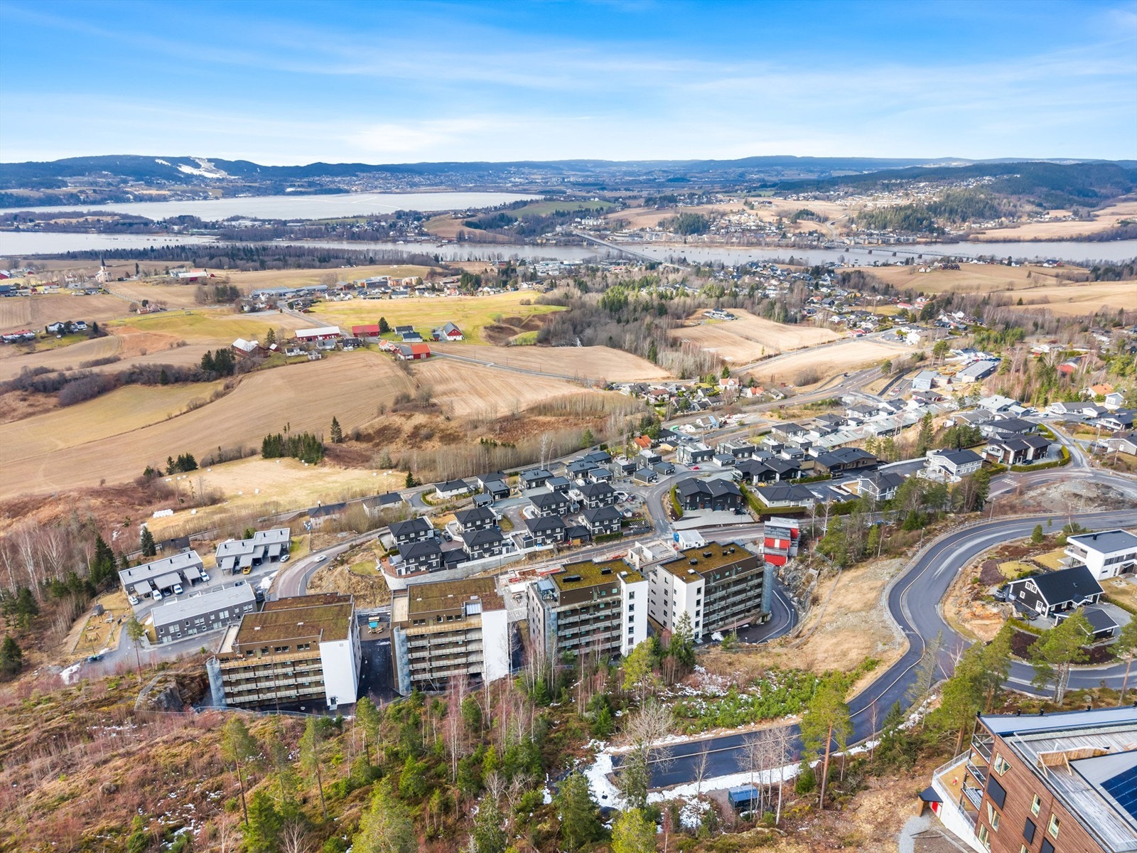 Herfra er det kort vei til Fetsund sentrum, og Lillestrøm ligger kun en 13-minutters biltur unna. Galleribilde