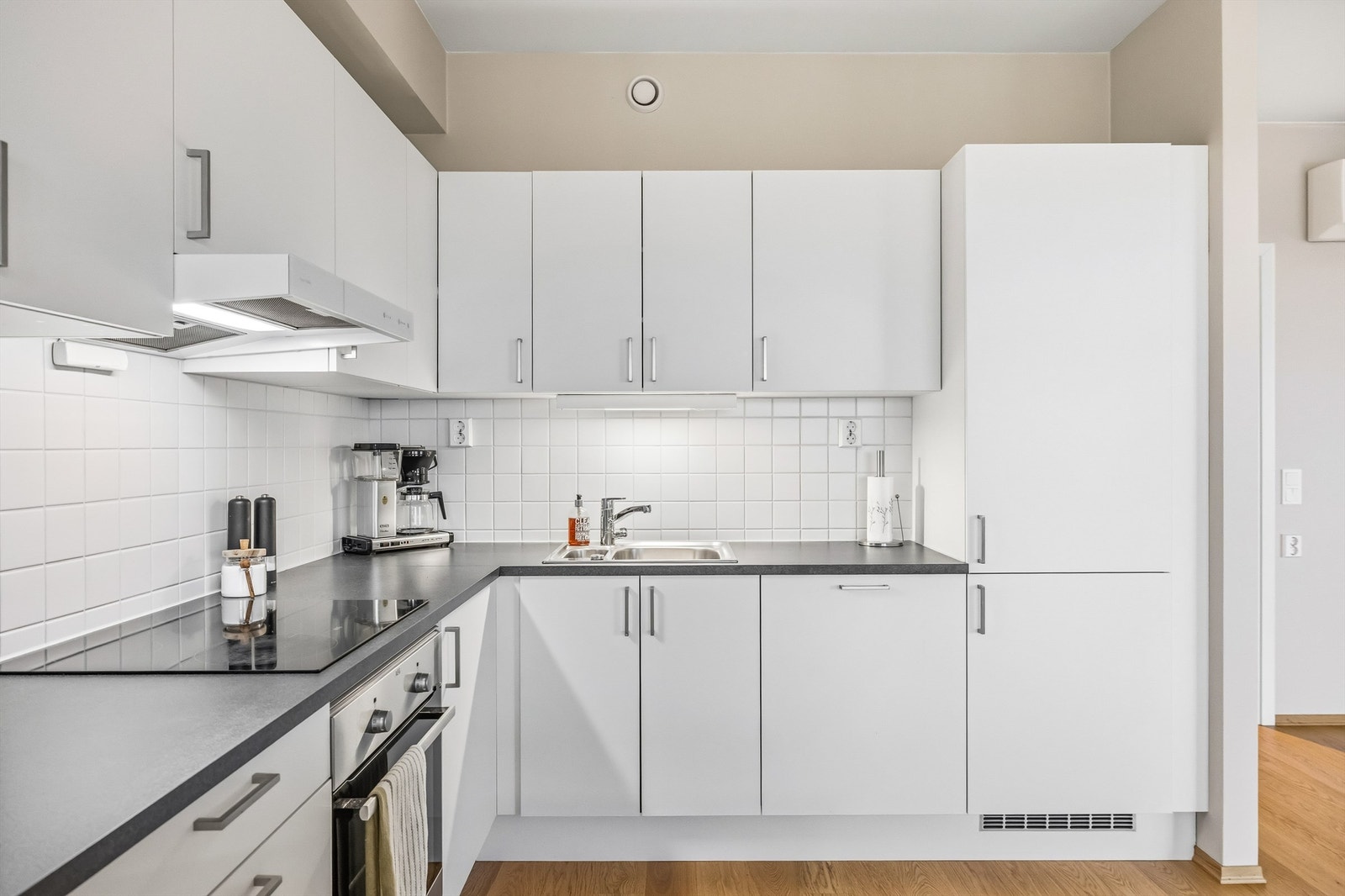 For økt trygghet er det installert både komfyrvakt og vannstoppsystem. Galleribilde