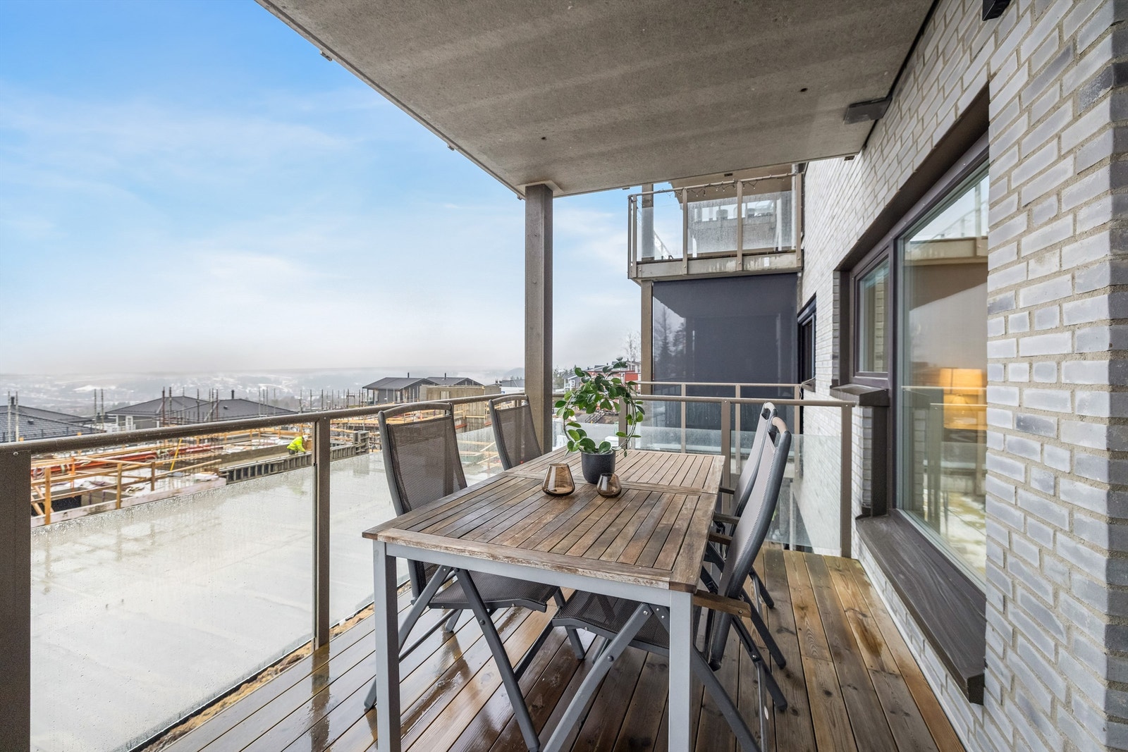 Den vestvendte plasseringen gir gode solforhold på ettermiddag og kveld. Galleribilde