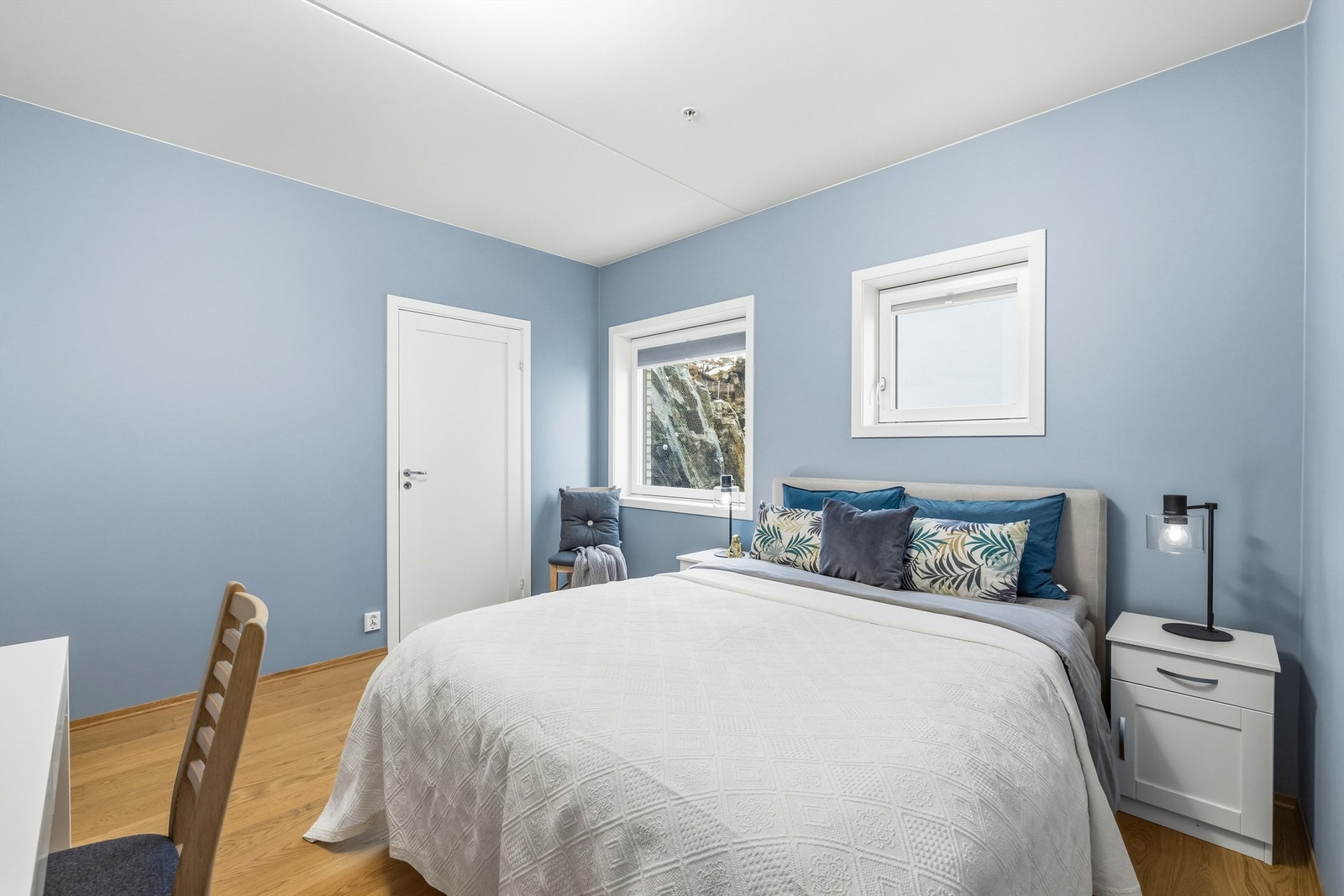 Hovedsoverommet er romslig med plass til dobbeltseng og garderobeløsning. Galleribilde