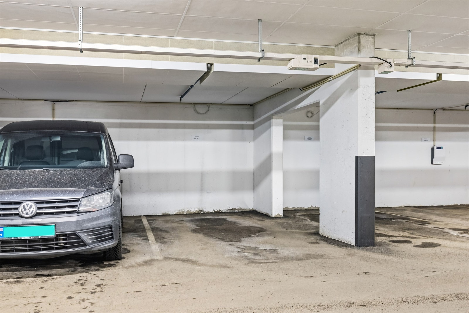 I felles garasjeanlegg medfølger én parkeringsplass. Det er mulighet for montering av elbillader. Galleribilde