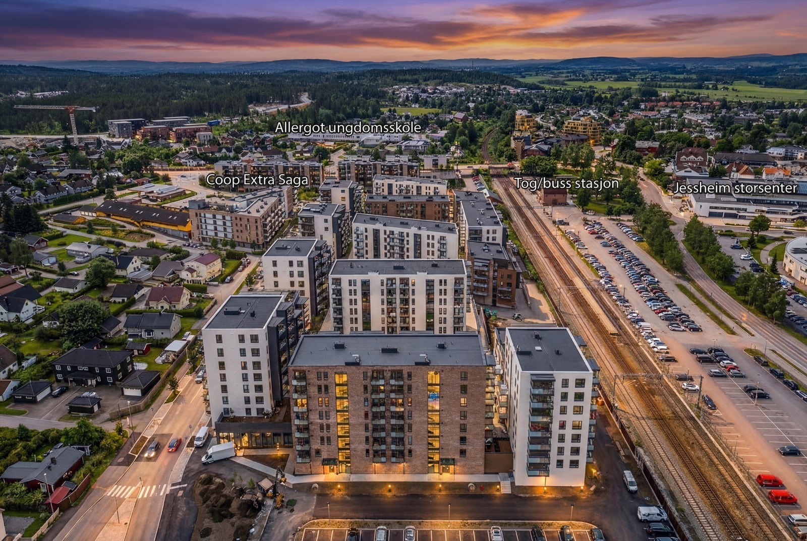 Kort vei til togstasjon, bussholdeplass og treningssenter. Galleribilde