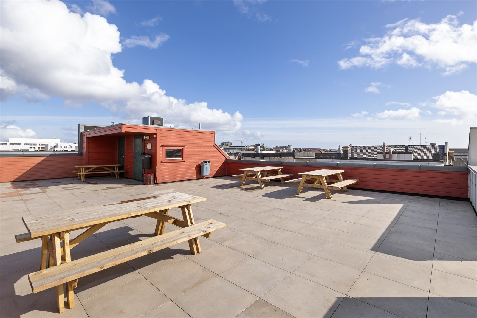 Stor felles takterrasse med ypperlige solforhold hele dagen! Galleribilde