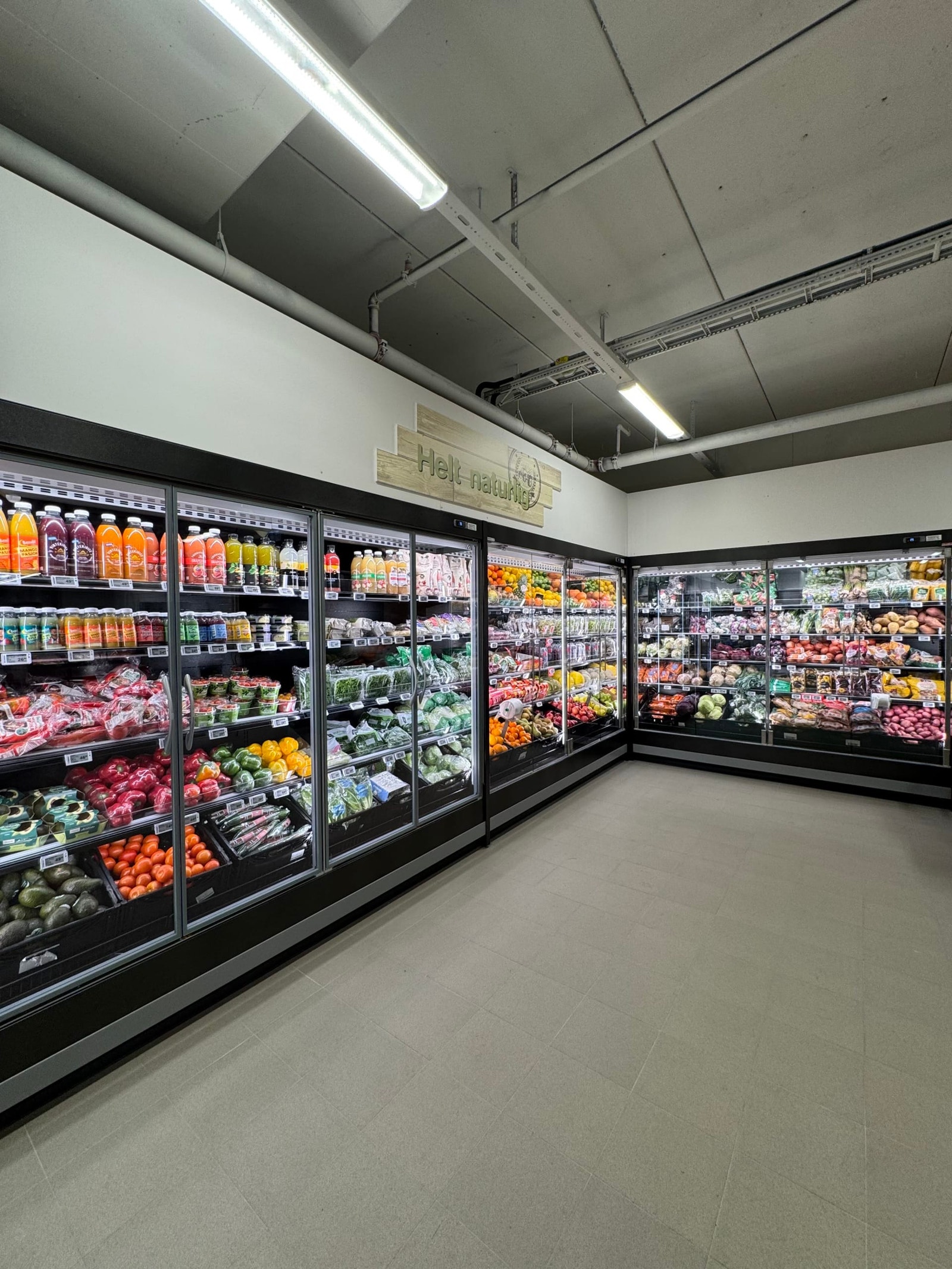 På Mosetertoppen finnes en velassortert nærbutikk med ferskvarer, drikke og daglige nødvendigheter. Galleribilde