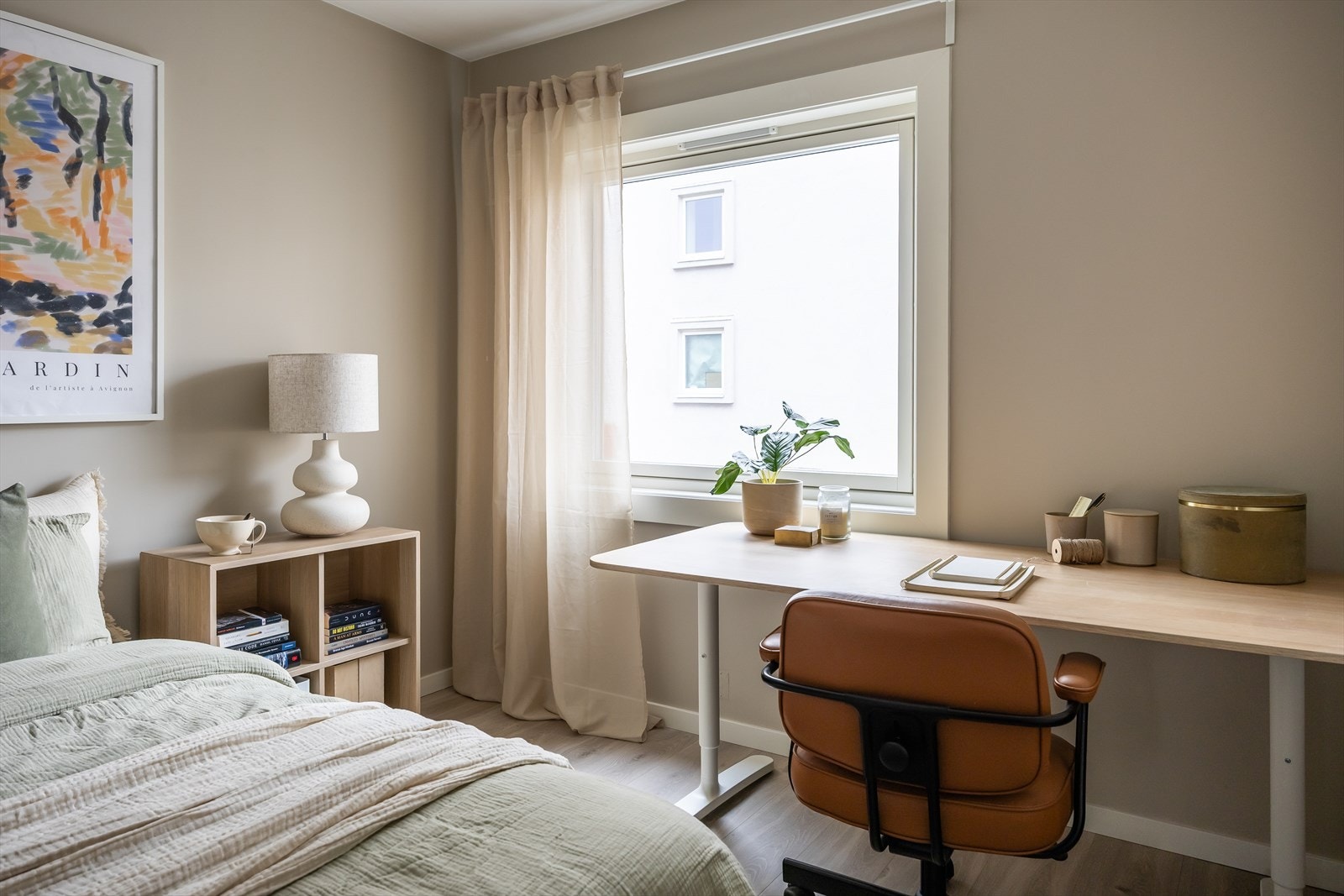 Her er det god plass til dobbeltseng med tilhørende møblement. Galleribilde