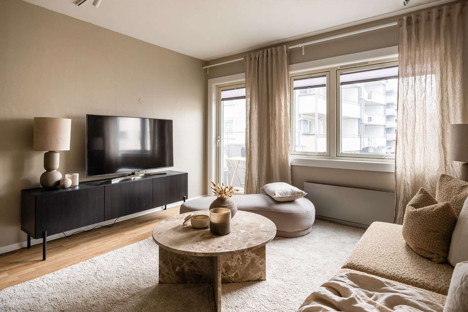 I 2019 ble balkongen restaurert og fasaden malt. Det er mulighet for parkering i bakgården etter søknad. Plassene fordeles etter ansiennitet. Galleribilde