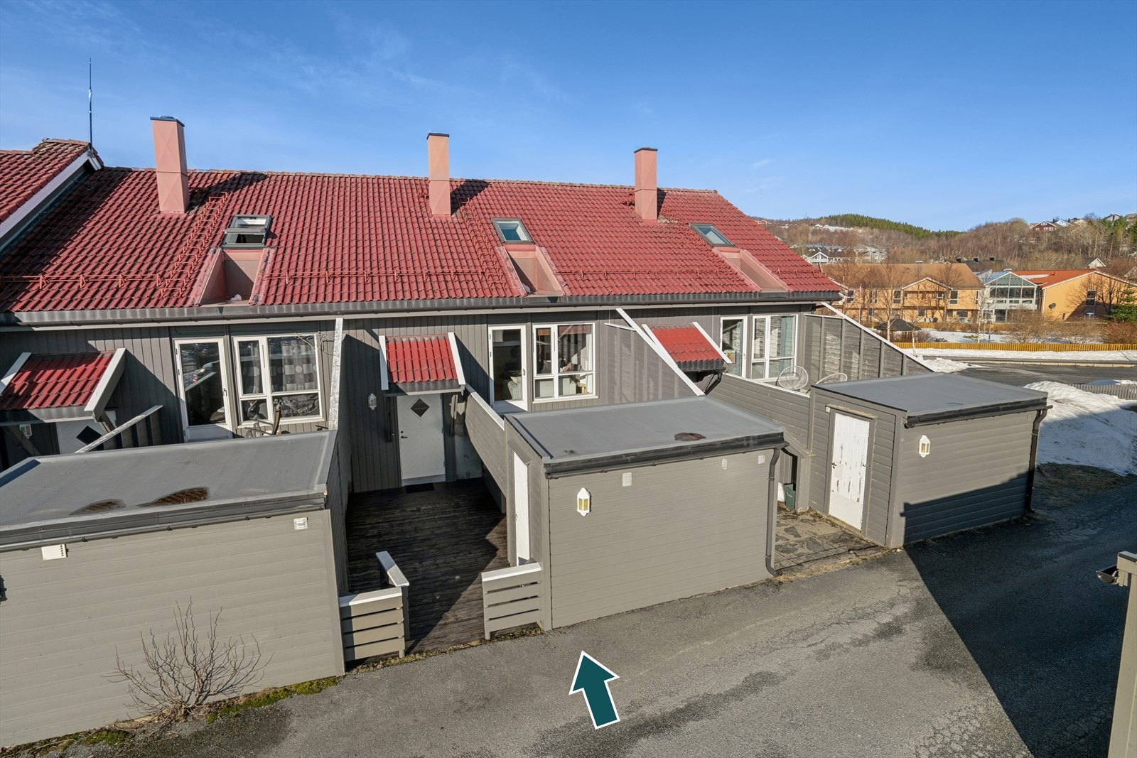 Området er stille og rolig med nærhet til nødvendige fasiliteter som skoler i alle trinn, barnehager, buss, butikk og idrettstilbud Galleribilde